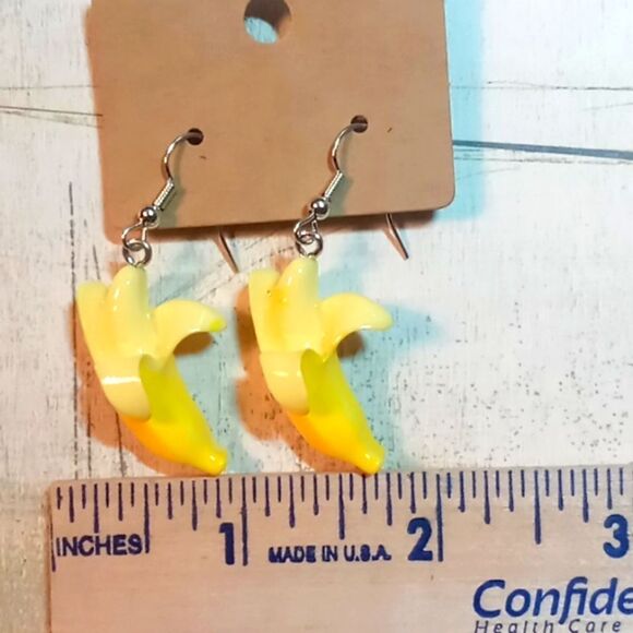Peeled 🍌 earrings - Picture 1 of 3